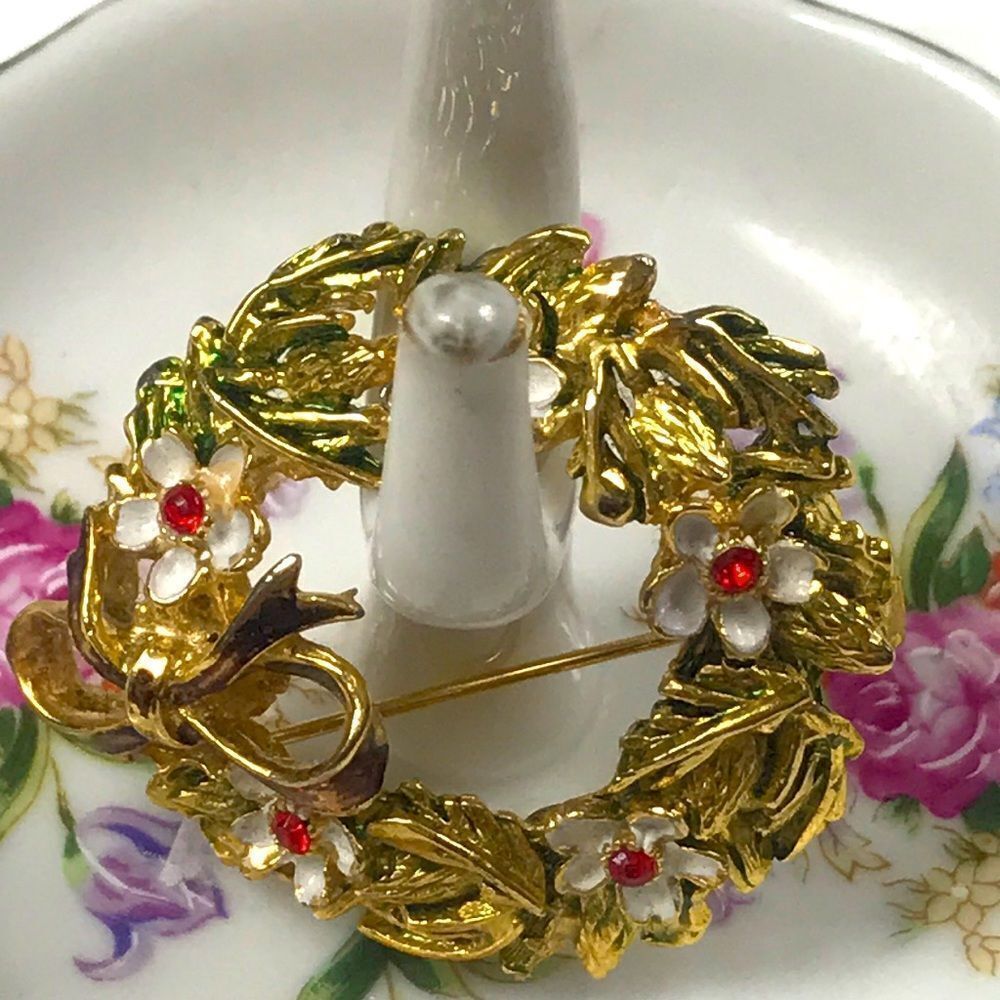 Christmas Vintage Tone Gold Brooch